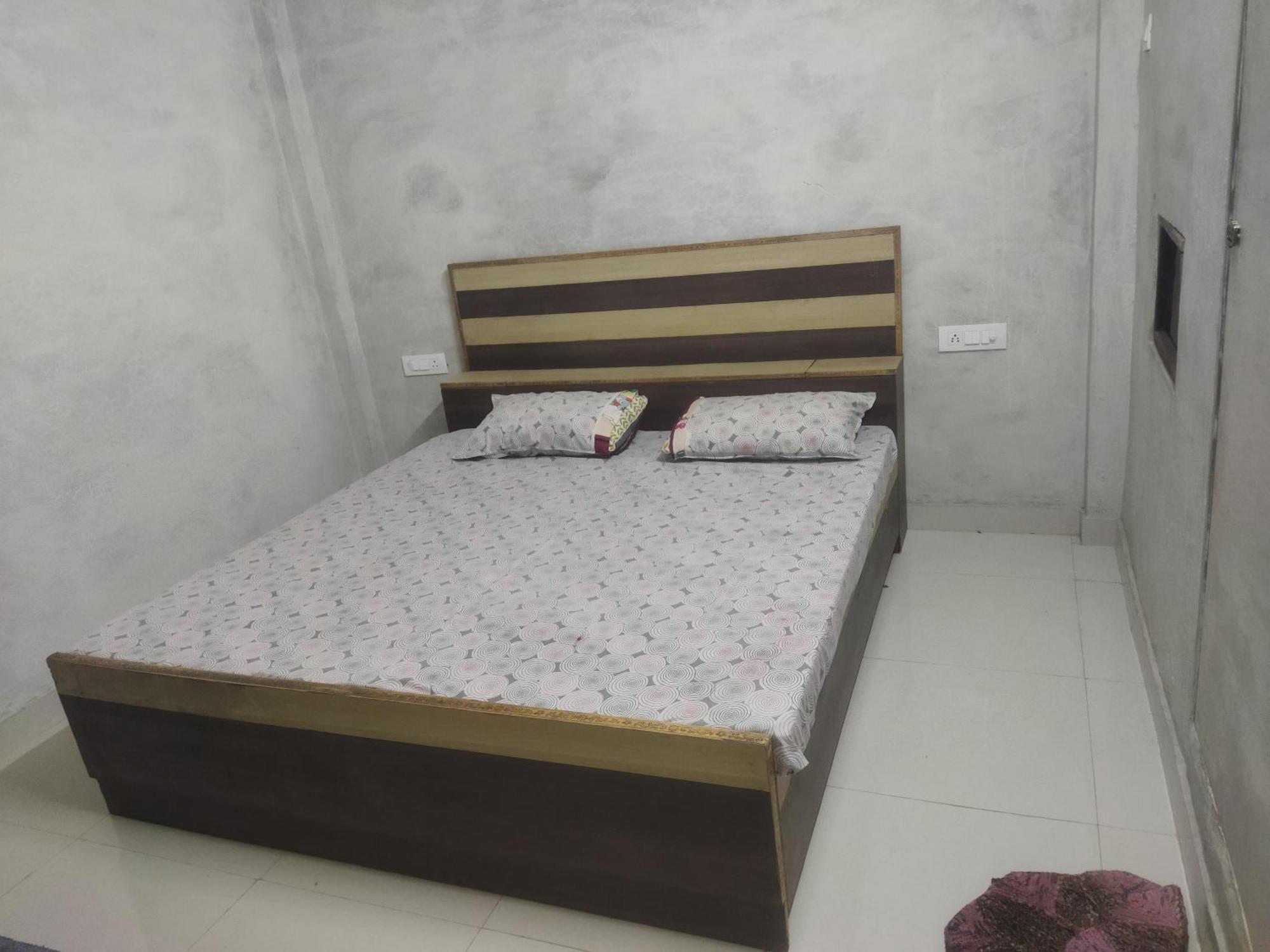 Homestay Arya Sadan *